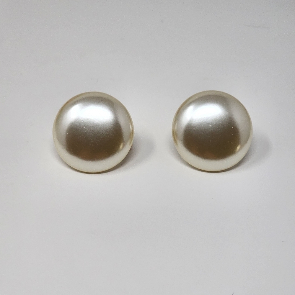 VINTAGE NAPIER CLIP-ON FAUX PEARL EARRINGS